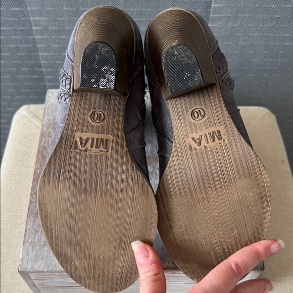 MIA Side Zip Ankle Booties - Picture 5 of 9